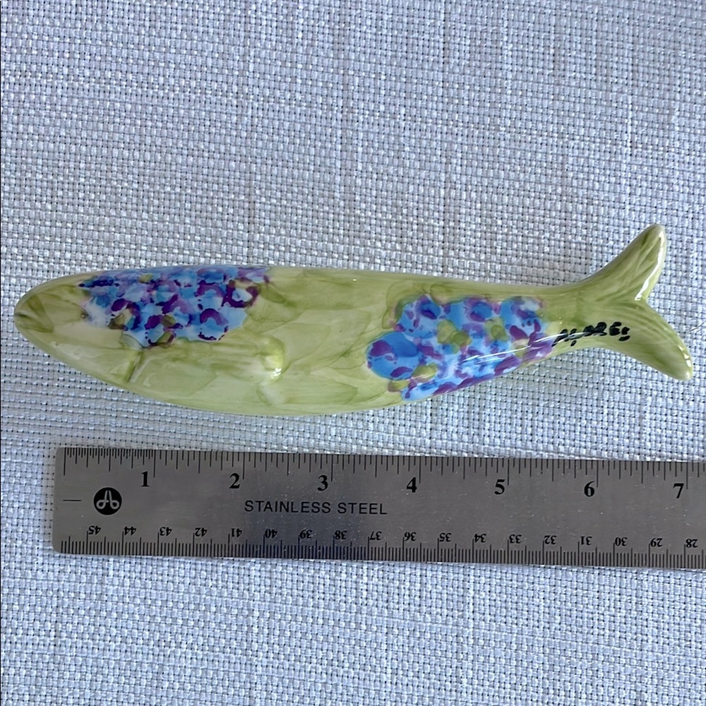Ceramic glazed hydrangea decorated fish